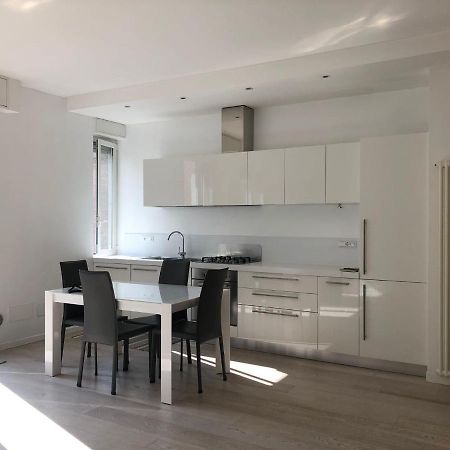 Bright & Spacious Apartment Near Navigli - Ponti Мілан Екстер'єр фото